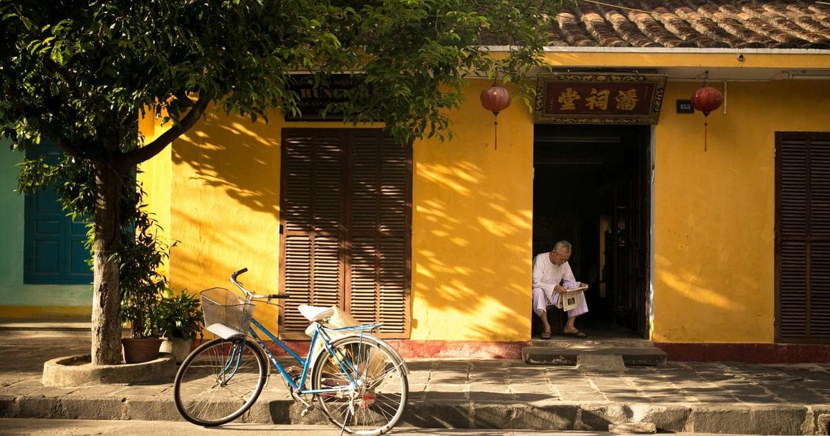 Warner Bros. Discovery Weighs New Paramount Skydance Bid Amid Strategic Netflix Alliance