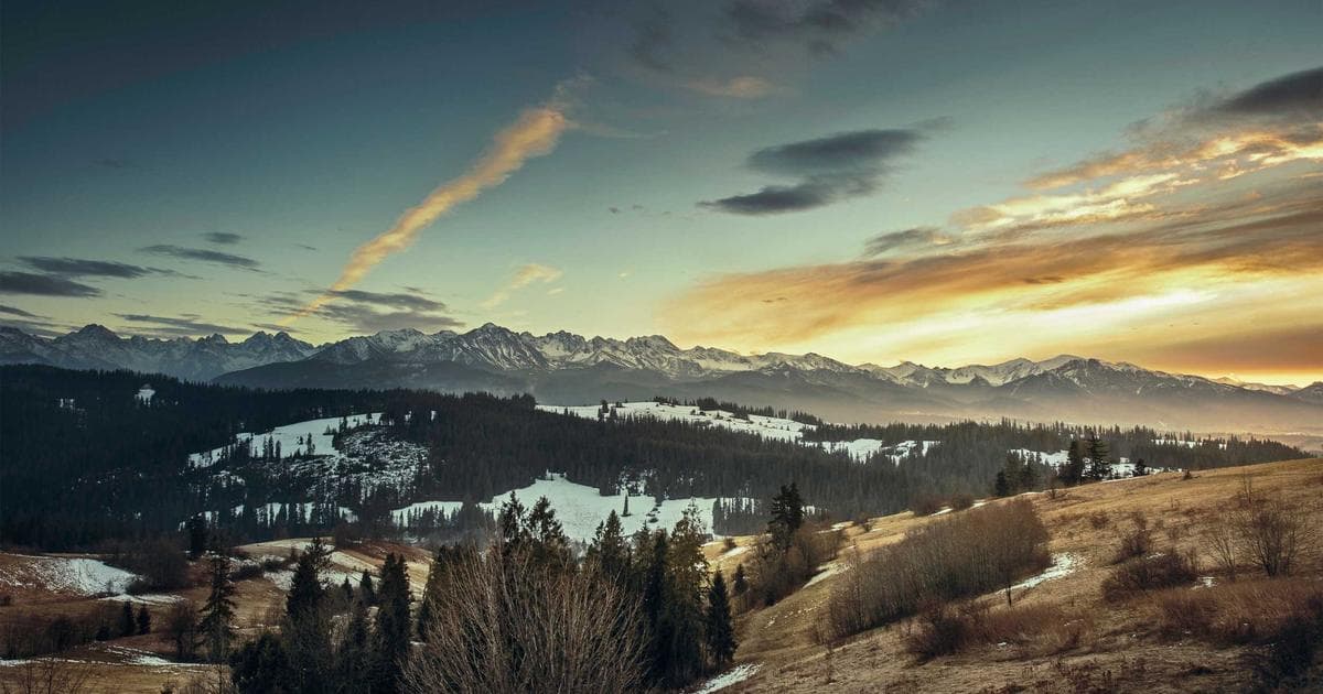 The Great Romantic Divide: Why 2026 Couple’s Travel is Splitting Between High-Octane Adventure and Total Stillness