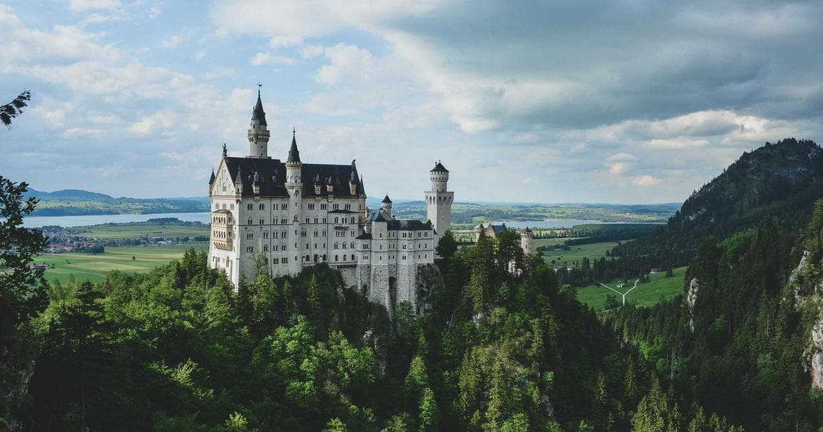 The Secret to Jimmy Buffett's Cheeseburger in Paradise: Recreating the Iconic Island Dressing