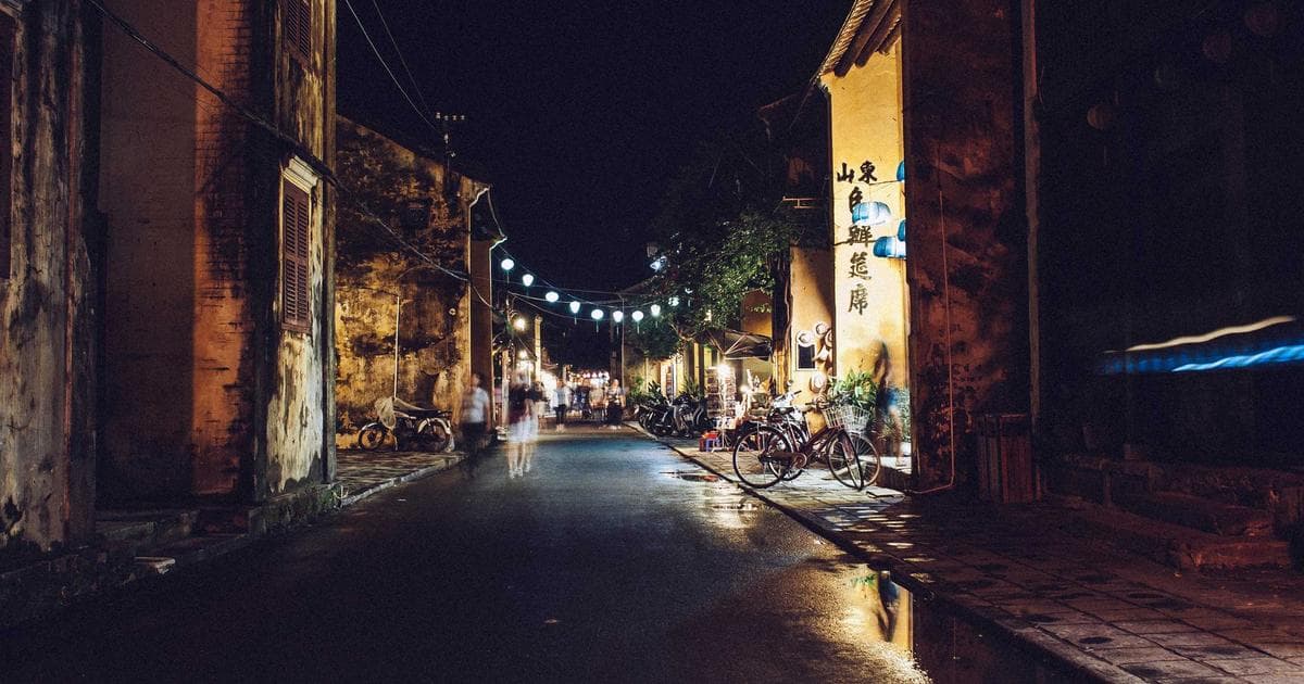 iGarden M1 Pro Max 100 Review: Merging Automotive Design With Robotic Pool Maintenance