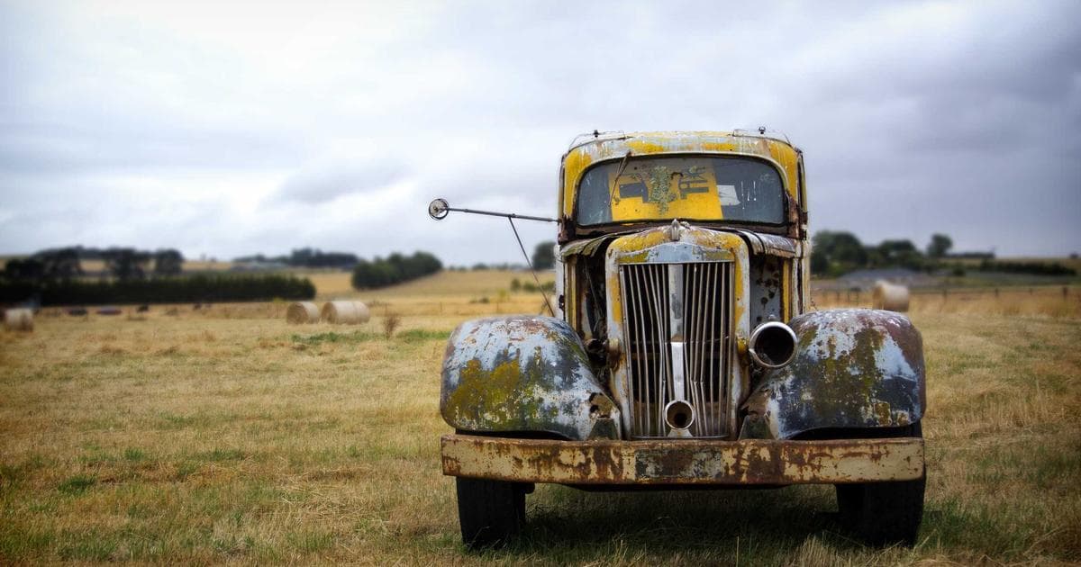 Zelenskyy Signals Readiness for Trilateral Peace Talks Amid Middle East Conflict Pressures