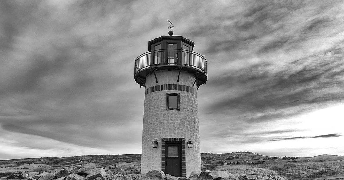 Fed Rate Cut Hopes Dim as $100 Oil and AI Costs Reshape Market Outlook