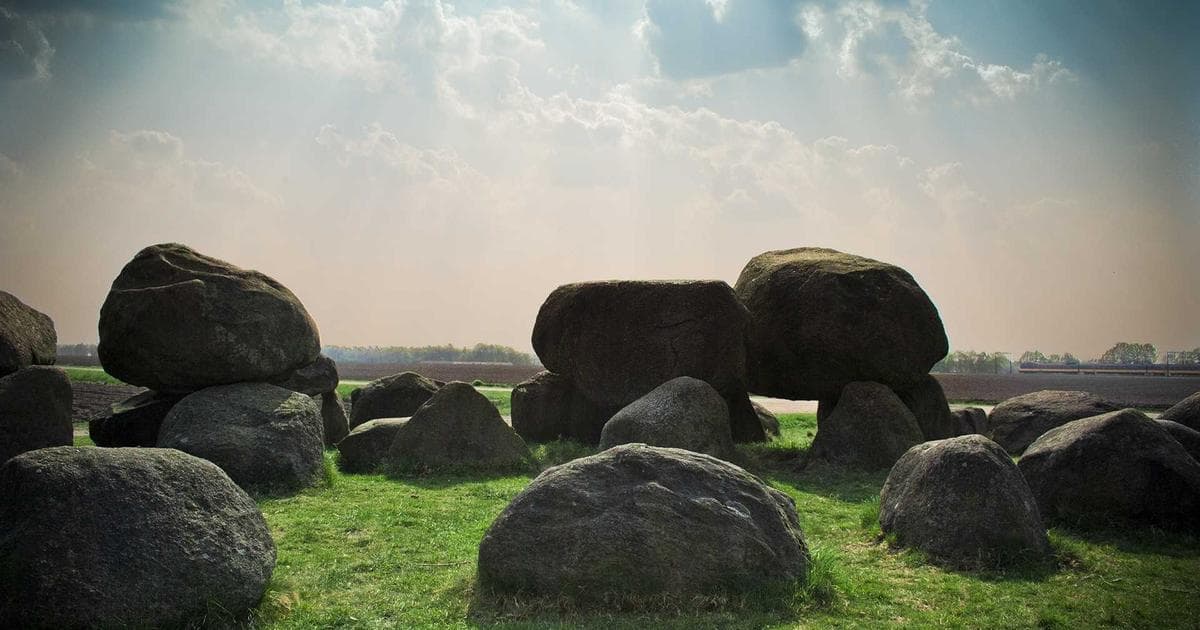 Market Resilience: Why U.S. Futures are Bouncing Back Amid the Hormuz Standoff