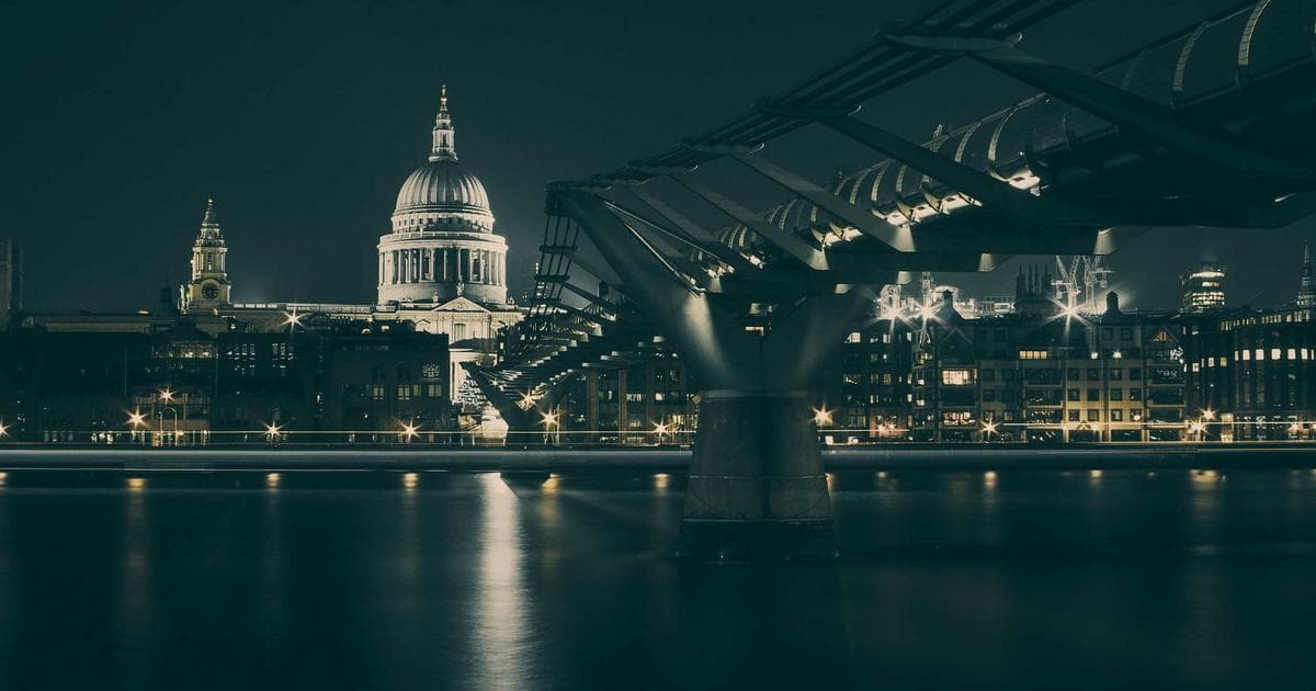 Apple Launches AirPods Max 2: Long-Awaited Update Brings H2 Chip and Enhanced Noise Cancellation